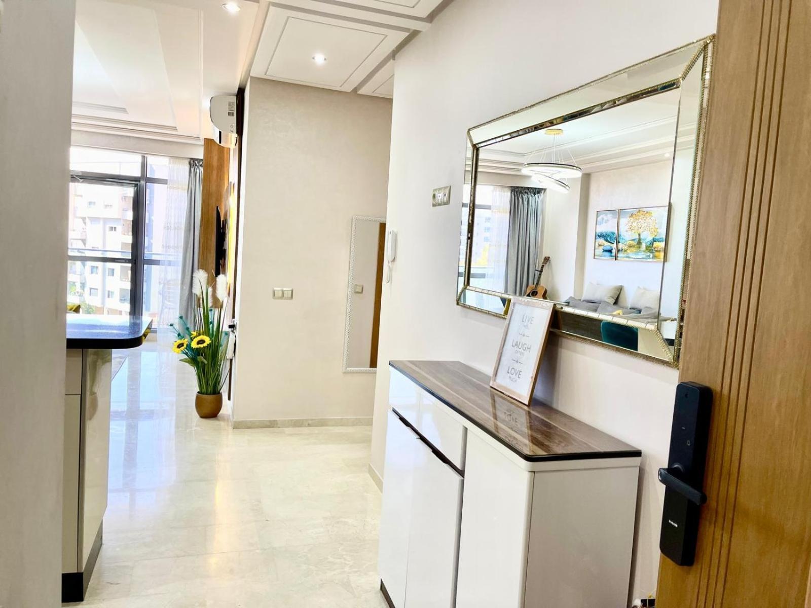 Modern Elegance With Sea Views In Central Tangier - Steps To Beach, Train And Attractions! Exterior foto